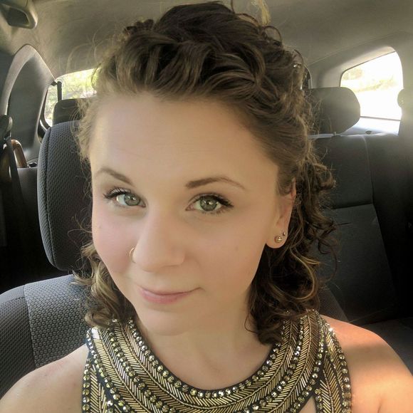 Meet your Posher, Abigail - Picture 1 of 1